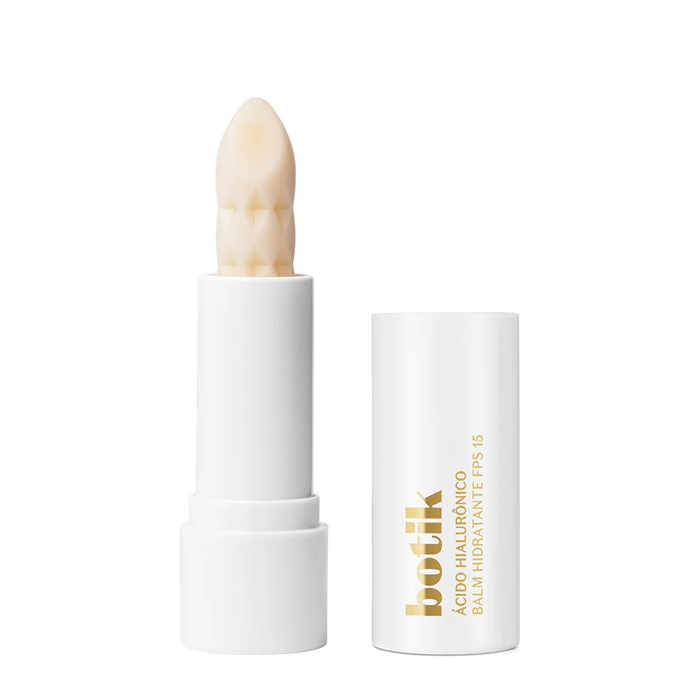 Labiales  Make B. va más allá del maquillaje para ofrecerte un tratamiento de dermomaquillaje para labios: el bálsamo labial Make B. Lip Chronology Color Repair repara, protege y aporta un sutil color.  De día, este bálsamo para labios rojo revitaliza y proporciona una piel sana hasta por dos semanas. Desarrollado como un dermomaquillaje labial, hidrata y repara los labios secos, formando una película protectora. Con SPF 15, protege de los rayos UV. Su fórmula está enriquecida con ácido hialurónico y pantenol, que hidratan de inmediato y reparan los labios secos. Además, les aporta un toque de color rojo, dejando los labios con un aspecto seductor.  De fácil aplicación, el bálsamo labial es ideal para el uso diario, garantizando labios suaves, hidratados y protegidos. - O Boticário - Skin Experts Pamplona
